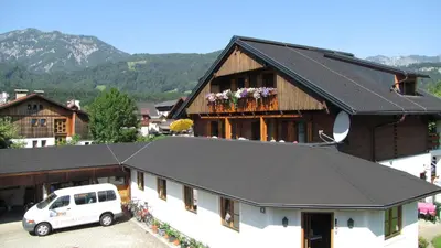 Ein allgemeiner Bergblick oder ein Berglick von der Pension aus