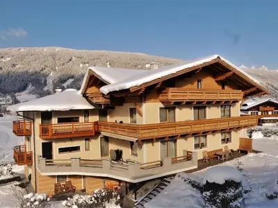Ein allgemeiner Bergblick oder ein Berglick von der Pension aus