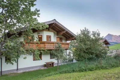 Ein allgemeiner Bergblick oder ein Berglick von der Ferienwohnung aus