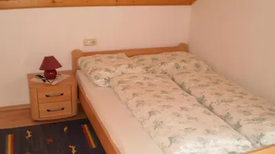 Ein Bett oder Betten in einem Zimmer der Unterkunft Ferienwohnung Schmiedbauer