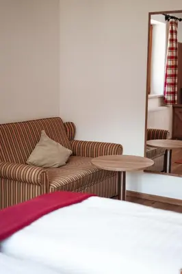 Ein Sitzbereich in der Unterkunft Hotel Garni Pension zur Wacht
