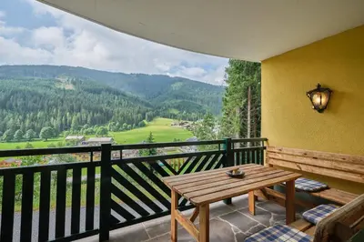 Ein allgemeiner Bergblick oder ein Berglick von der Ferienwohnung aus
