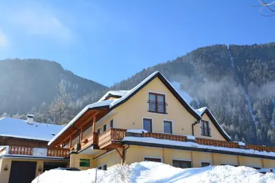 Ein allgemeiner Bergblick oder ein Berglick von der Pension aus