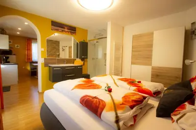 Ein Bett oder Betten in einem Zimmer der Unterkunft Appartement Sonnblick Kuschelsuite in den Bergen