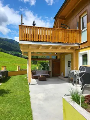 Ein allgemeiner Bergblick oder ein Berglick von der Ferienwohnung aus