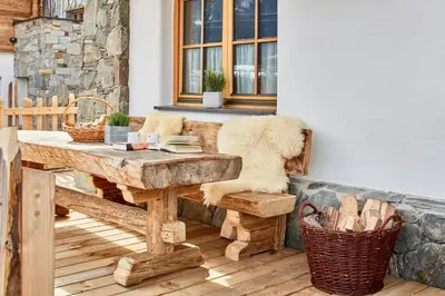 Ein Sitzbereich in der Unterkunft Promi Alm Flachau - Luxus Chalets