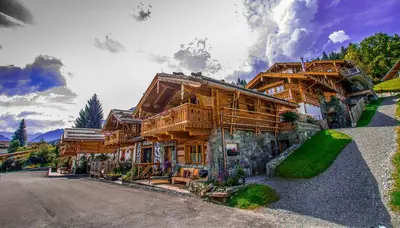 Das Gebäude in dem sich das Chalet befindet