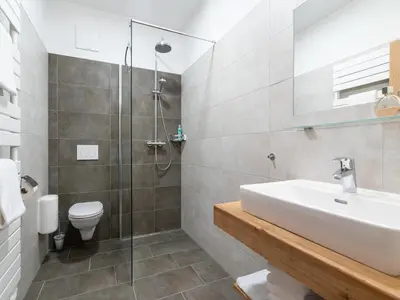 Ein Badezimmer in der Unterkunft Chalet in Alpendorf near Ski Slopes