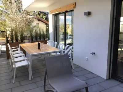 Ein Balkon oder eine Terrasse in der Unterkunft Chalet in Alpendorf near Ski Slopes