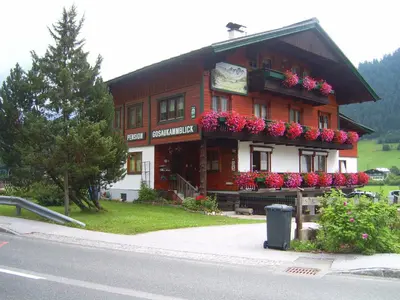 Das Gebäude in dem sich das Bed & Breakfast befindet