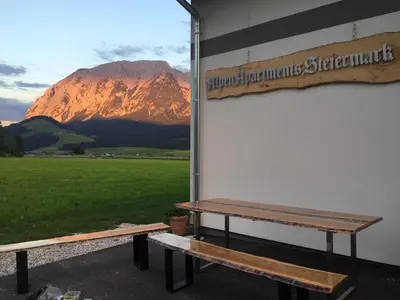 Ein allgemeiner Bergblick oder ein Berglick von der Ferienwohnung aus