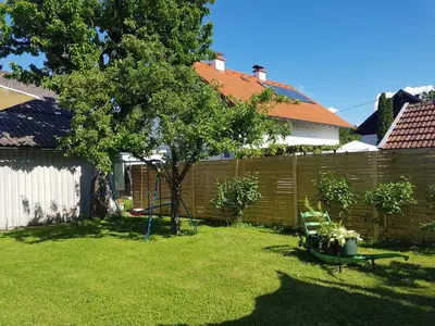 Ein Garten an der Unterkunft Bogi's Ferienhaus - Pension