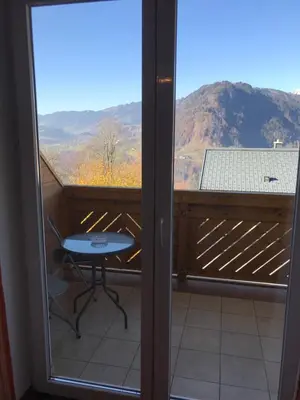 Ein allgemeiner Bergblick oder ein Berglick von des Bed & Breakfasts aus