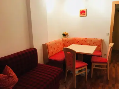Ein Sitzbereich in der Unterkunft Apartment Sonnblick