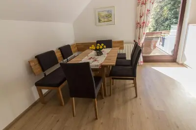 Ein Sitzbereich in der Unterkunft Ferienwohnung Claudia