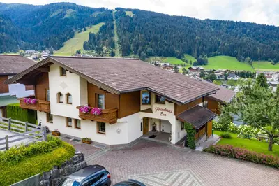 Ein allgemeiner Bergblick oder ein Berglick von der Ferienwohnung aus