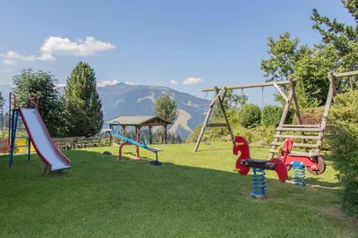 Ein Kinderspielbereich in der Unterkunft Apartment Deml