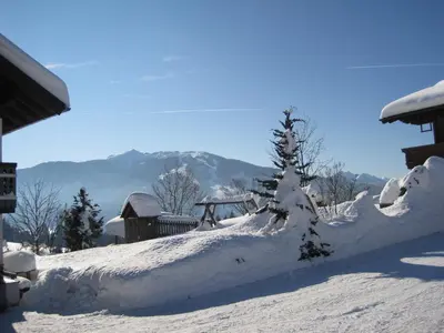 Ein allgemeiner Bergblick oder ein Berglick von der Ferienwohnung aus