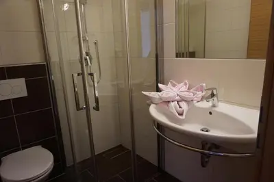 Ein Badezimmer in der Unterkunft Pension Arnika