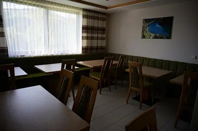 Ein Sitzbereich in der Unterkunft Pension Arnika