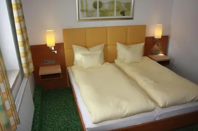 Ein Bett oder Betten in einem Zimmer der Unterkunft Hotel Sonnenhof