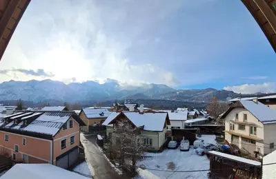 Ein allgemeiner Bergblick oder ein Berglick von der Ferienwohnung aus