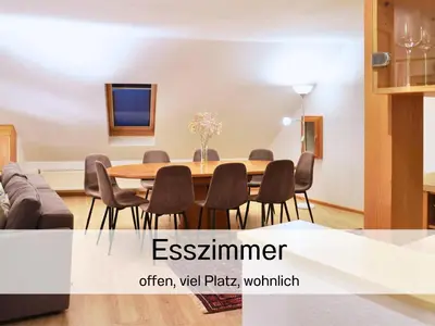 Ein Sitzbereich in der Unterkunft Altstadt Maisonette Gmunden DG mit Balkon und Seeblick