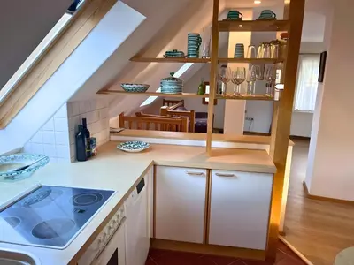 Küche/Küchenzeile in der Unterkunft Altstadt Maisonette Gmunden DG mit Balkon und Seeblick