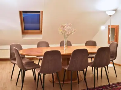 Ein Sitzbereich in der Unterkunft Altstadt Maisonette Gmunden DG mit Balkon und Seeblick