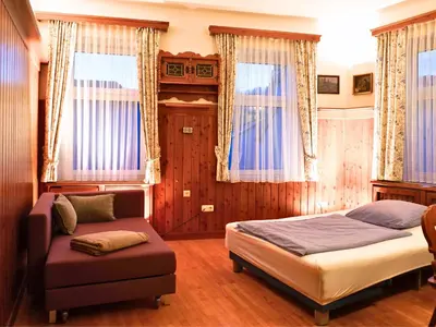 Ein Bett oder Betten in einem Zimmer der Unterkunft Altstadt Maisonette Gmunden DG mit Balkon und Seeblick