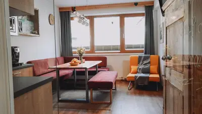 Ein Sitzbereich in der Unterkunft Appartement Alpenrauschen