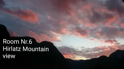 Ein allgemeiner Bergblick oder ein Berglick von der Pension aus