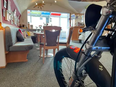 Ein Sitzbereich in der Unterkunft Erlys Cityhotel