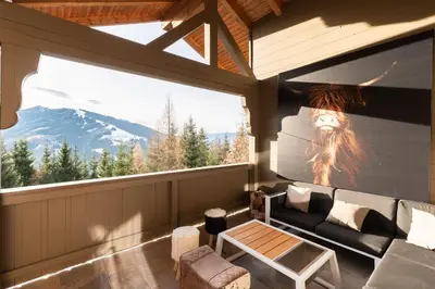 Ein allgemeiner Bergblick oder ein Berglick von der Villa aus