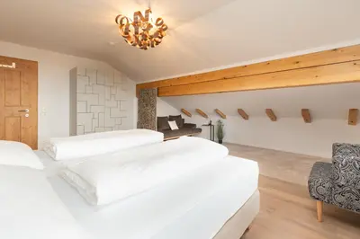 Ein Bett oder Betten in einem Zimmer der Unterkunft Designferienhaus Luxus Bergchalet XXL Ski In-Out Snow Space Wagrain Flachau