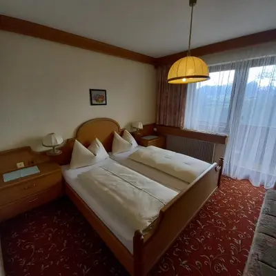 Ein Bett oder Betten in einem Zimmer der Unterkunft Hotel Pension Berghof