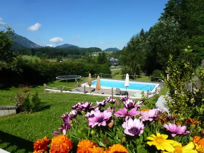 Der Swimmingpool an oder in der Nähe von Gasthof Steinbräu