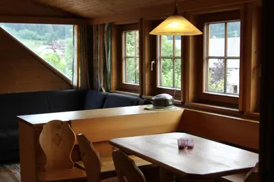 Ein Sitzbereich in der Unterkunft Biohof Sauschneider