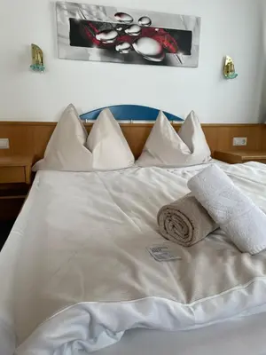 Ein Bett oder Betten in einem Zimmer der Unterkunft Hotel Die Metzgerstubn