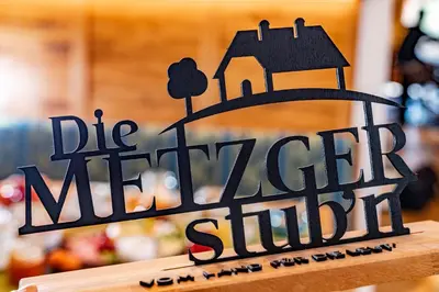 Ein Zertifikat, Auszeichnung, Logo oder anderes Dokument, das in der Unterkunft Hotel Die Metzgerstubn ausgestellt ist