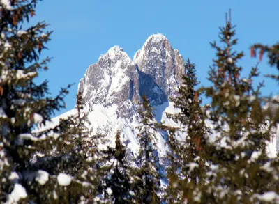 Ein allgemeiner Bergblick oder ein Berglick von der Ferienwohnung aus