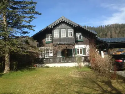 Das Gebäude in dem sich die Villa befindet