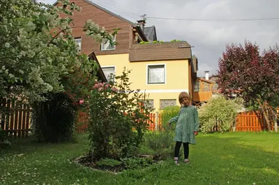 Ein Garten an der Unterkunft Appartements am Kurpark