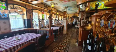 Ein Restaurant oder anderes Speiselokal in der Unterkunft Höckner Plaza Hotel
