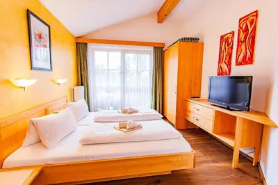 Ein Bett oder Betten in einem Zimmer der Unterkunft Gästehaus Hartweger