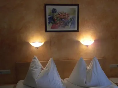 Ein Bett oder Betten in einem Zimmer der Unterkunft Gästehaus Hartweger
