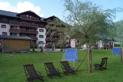 Ein Garten an der Unterkunft Hallstatt Dachstein Inn