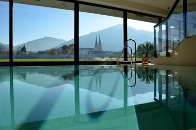 Ein allgemeiner Bergblick oder ein Berglick von des Hotels aus