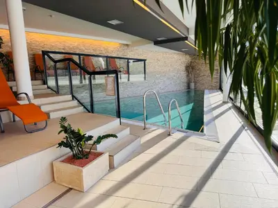 Der Swimmingpool an oder in der Nähe von Hotel Spirodom