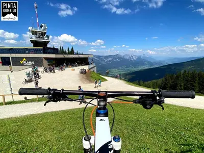 Ein allgemeiner Bergblick oder ein Berglick von der Ferienwohnung aus